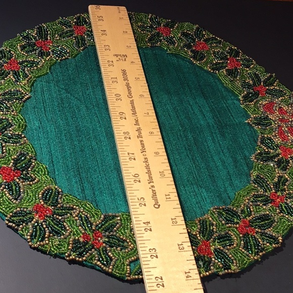 Vtg. 2 Christmas Green Satin & Glass Beads Linen Table Toppers - Picture 15 of 16